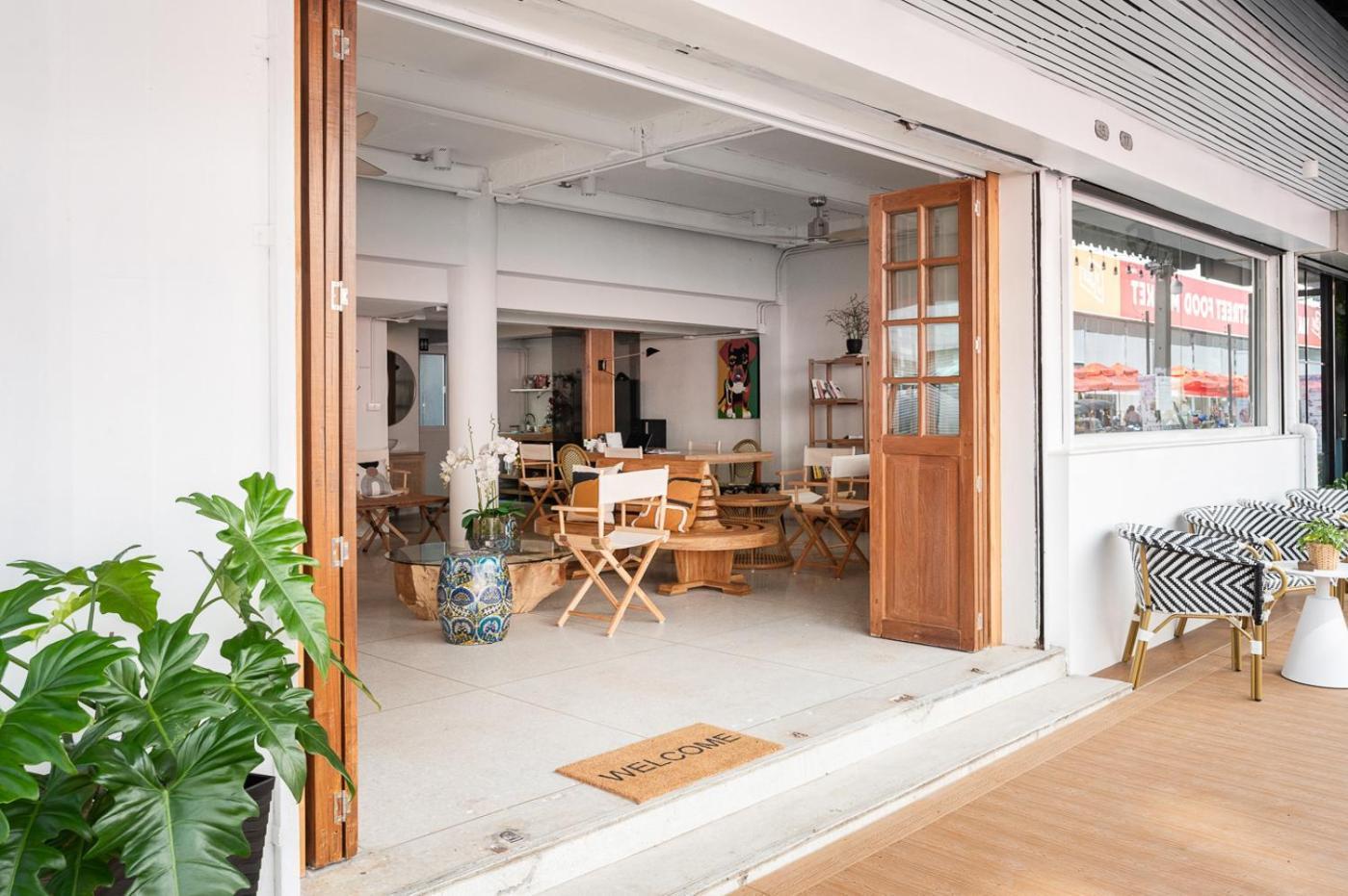 Unplugged @ Bangrak Hostel Bangkok Exterior photo